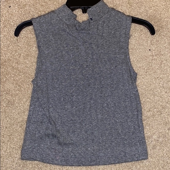 Gray Turtle-neck crop top - Picture 2 of 4